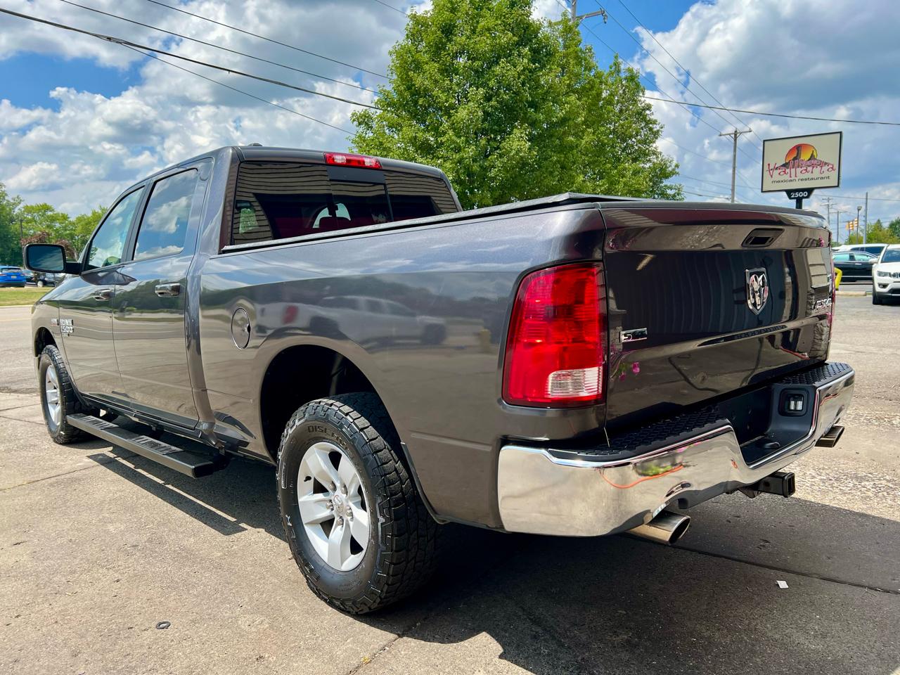RAM 1500 Classic SLT 4x4 Crew Cab 6'4" Box 2019