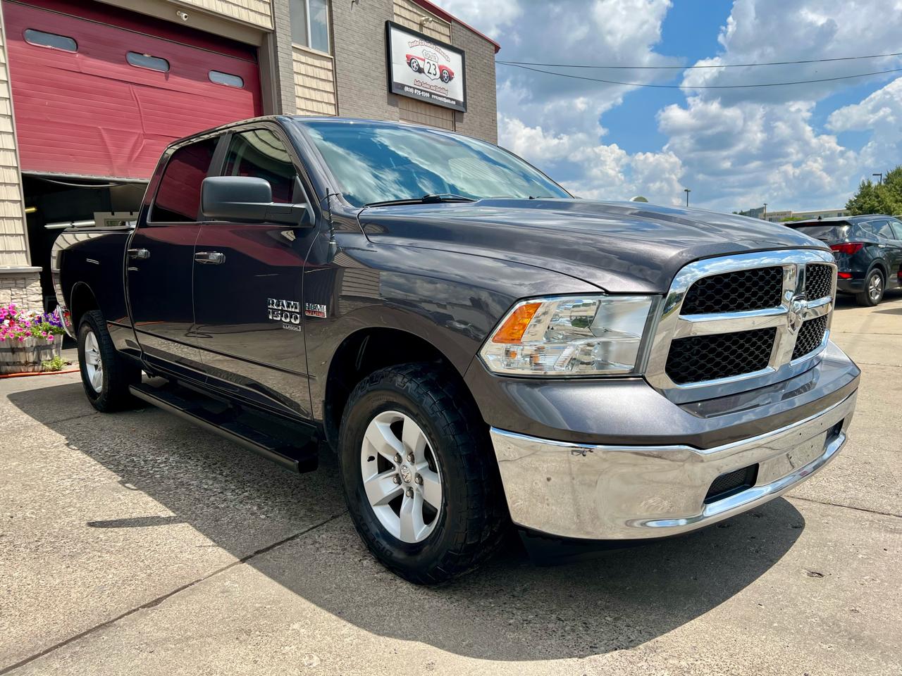RAM 1500 Classic SLT 4x4 Crew Cab 6'4" Box 2019