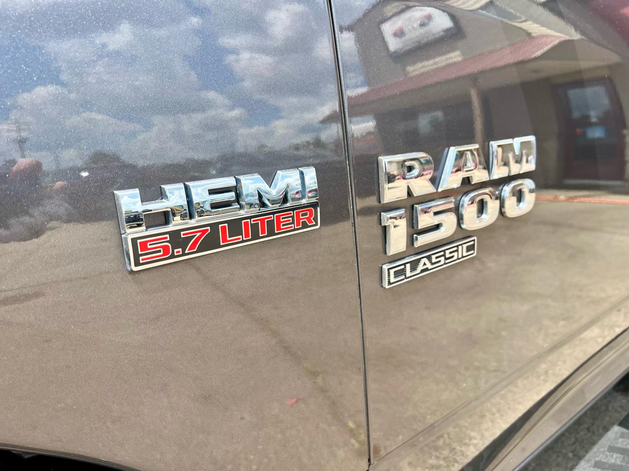 RAM 1500 Classic SLT 4x4 Crew Cab 6'4" Box 2019