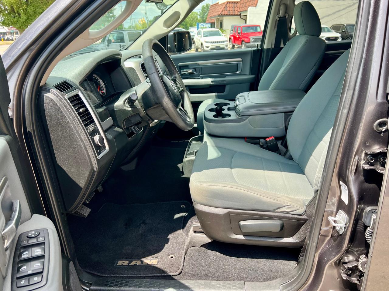 RAM 1500 Classic SLT 4x4 Crew Cab 6'4" Box 2019