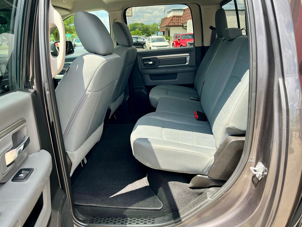 RAM 1500 Classic SLT 4x4 Crew Cab 6'4" Box 2019