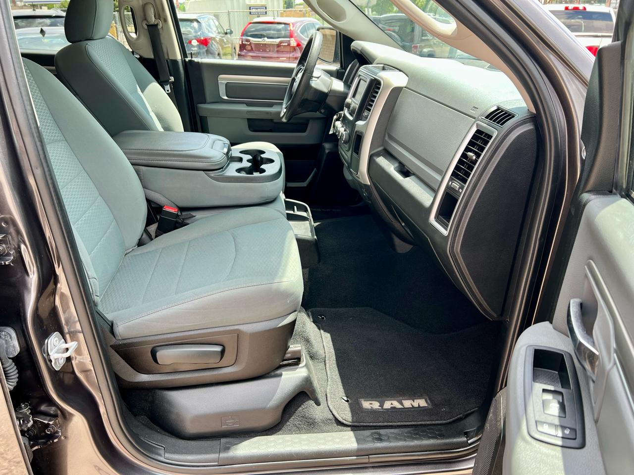 RAM 1500 Classic SLT 4x4 Crew Cab 6'4" Box 2019