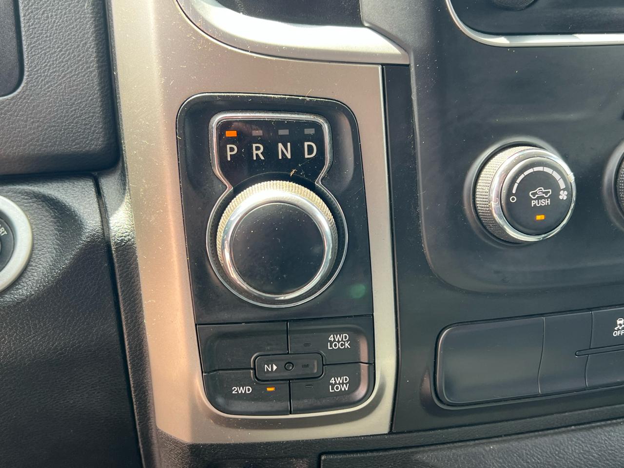 RAM 1500 Classic SLT 4x4 Crew Cab 6'4" Box 2019