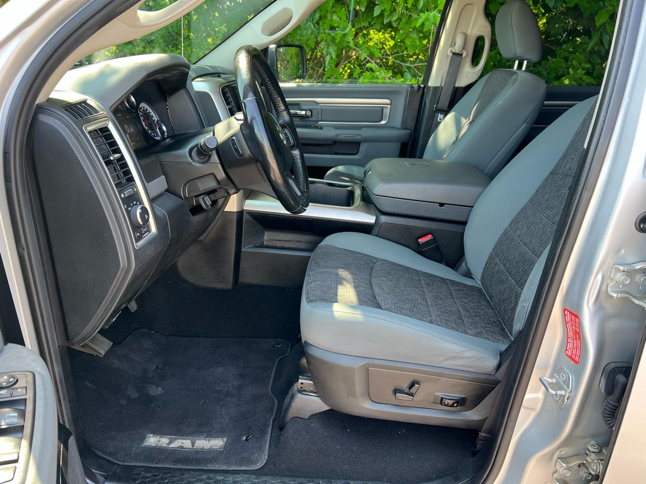 RAM 1500 Big Horn 4x4 Crew Cab 5'7" Box 2018