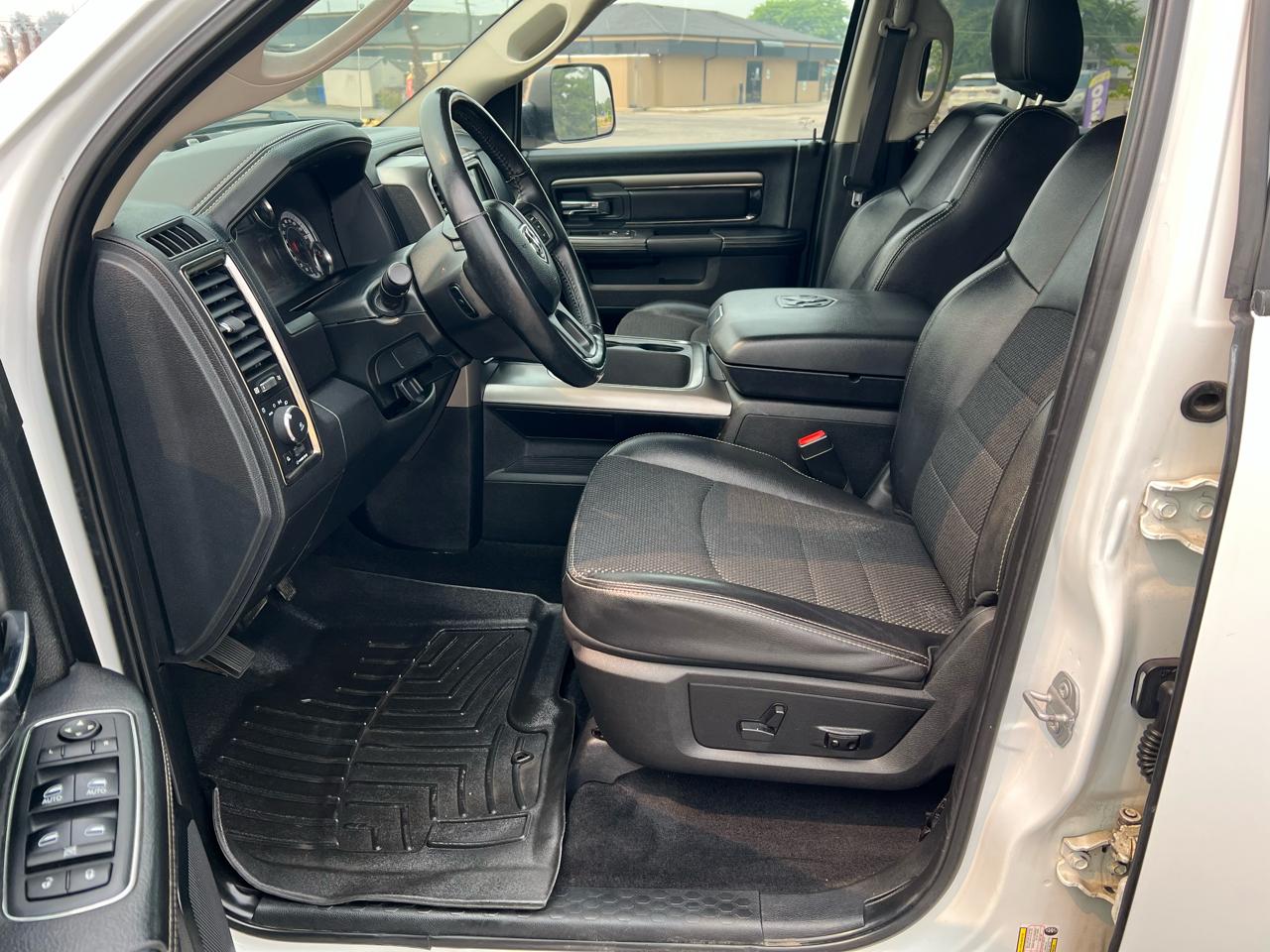 RAM 1500 4WD Crew Cab 149" Sport 2017