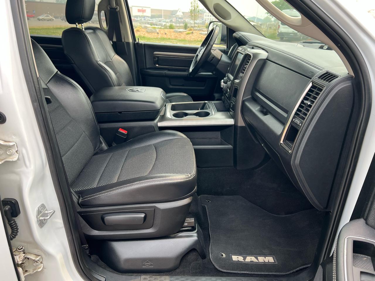 RAM 1500 4WD Crew Cab 149" Sport 2017