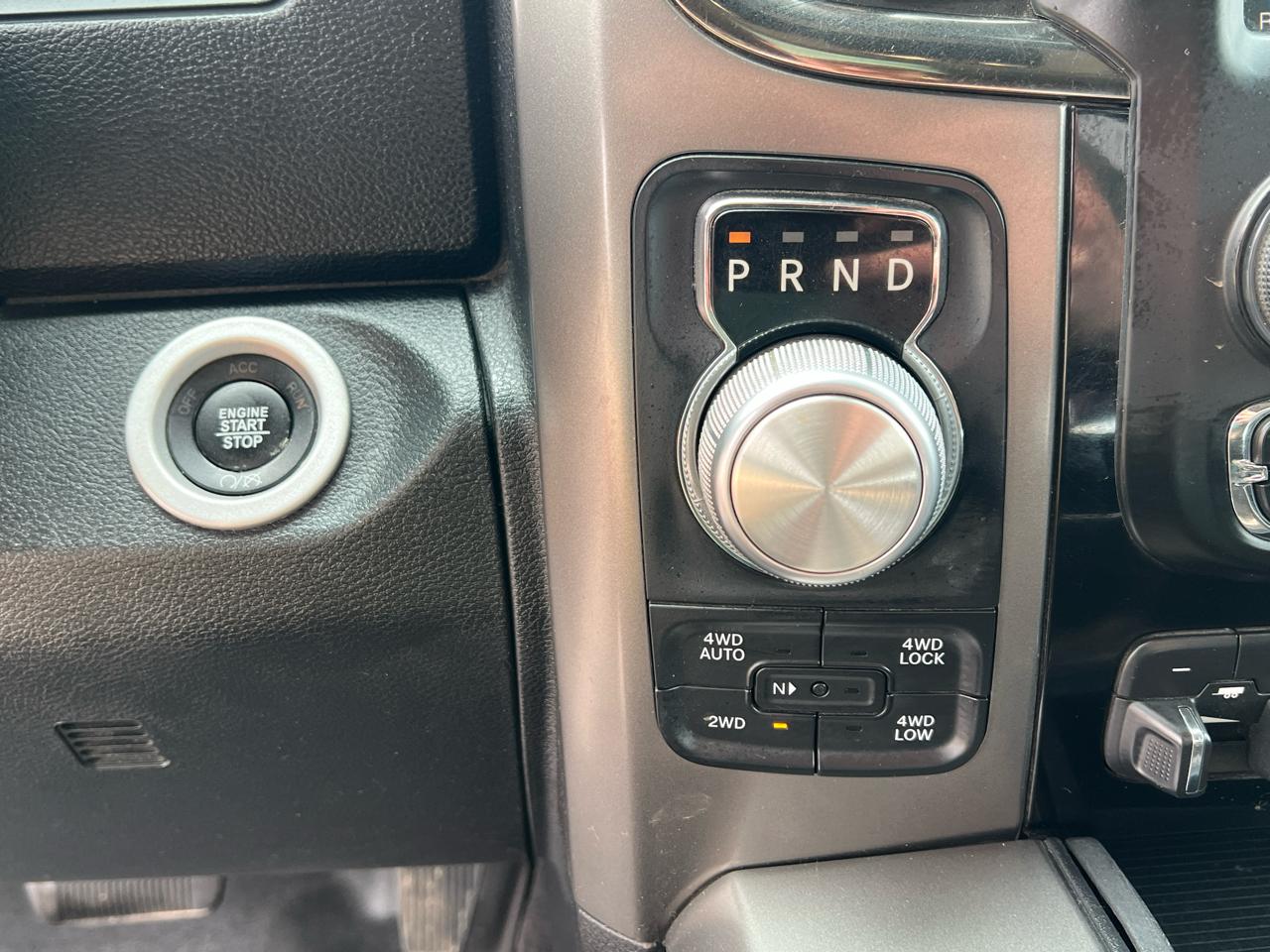 RAM 1500 4WD Crew Cab 149" Sport 2017