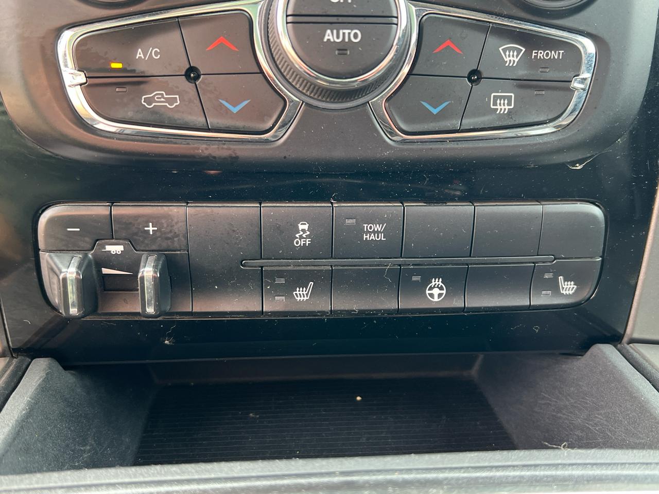 RAM 1500 4WD Crew Cab 149" Sport 2017