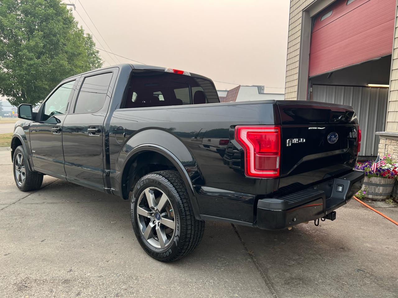 Ford F-150 4WD SuperCrew 145" Lariat 2016