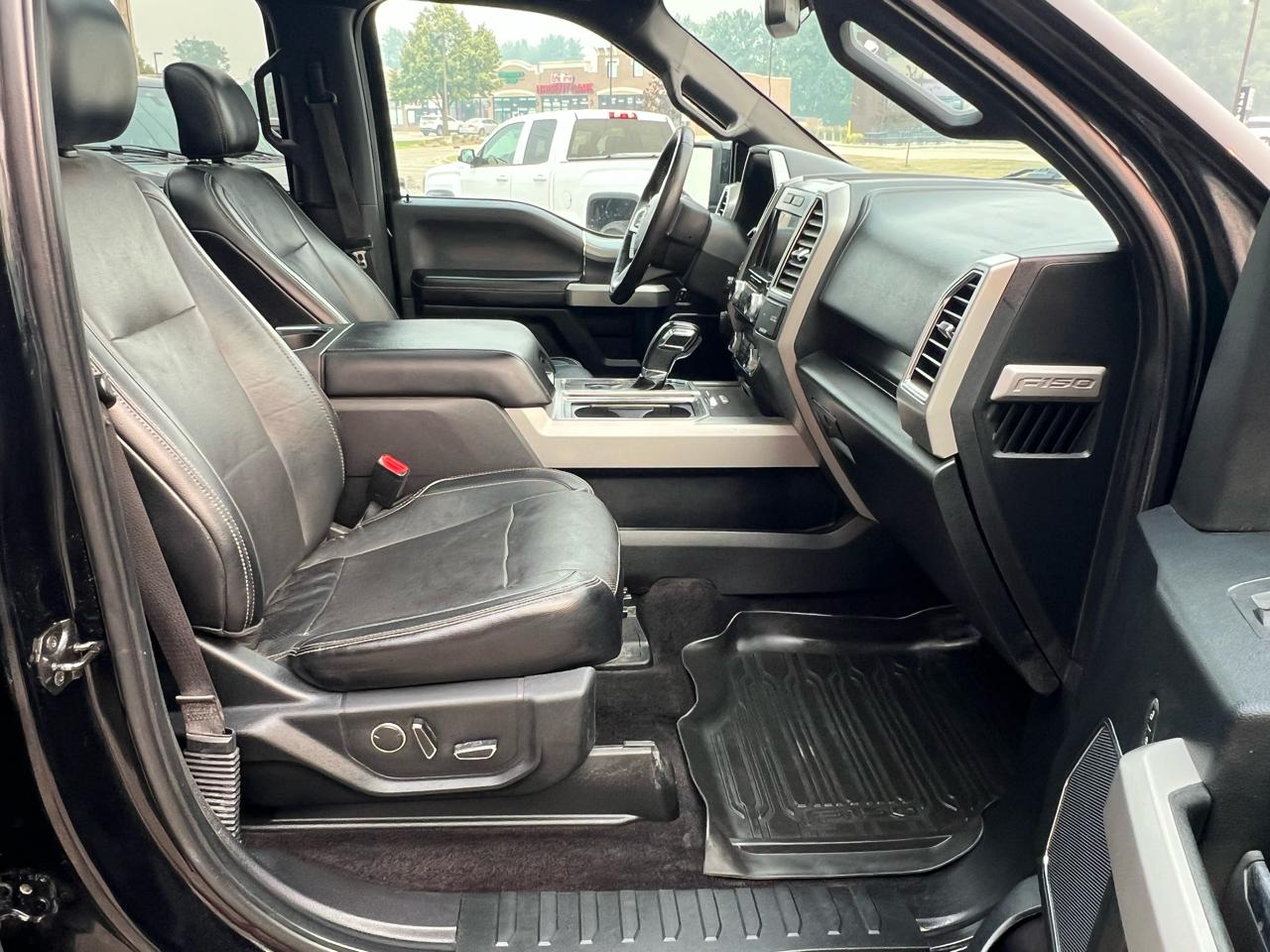 Ford F-150 4WD SuperCrew 145" Lariat 2016
