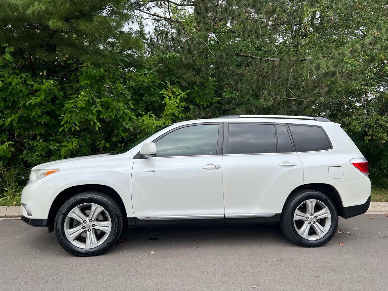 Toyota Highlander FWD 4dr V6 Limited (Natl) 2012