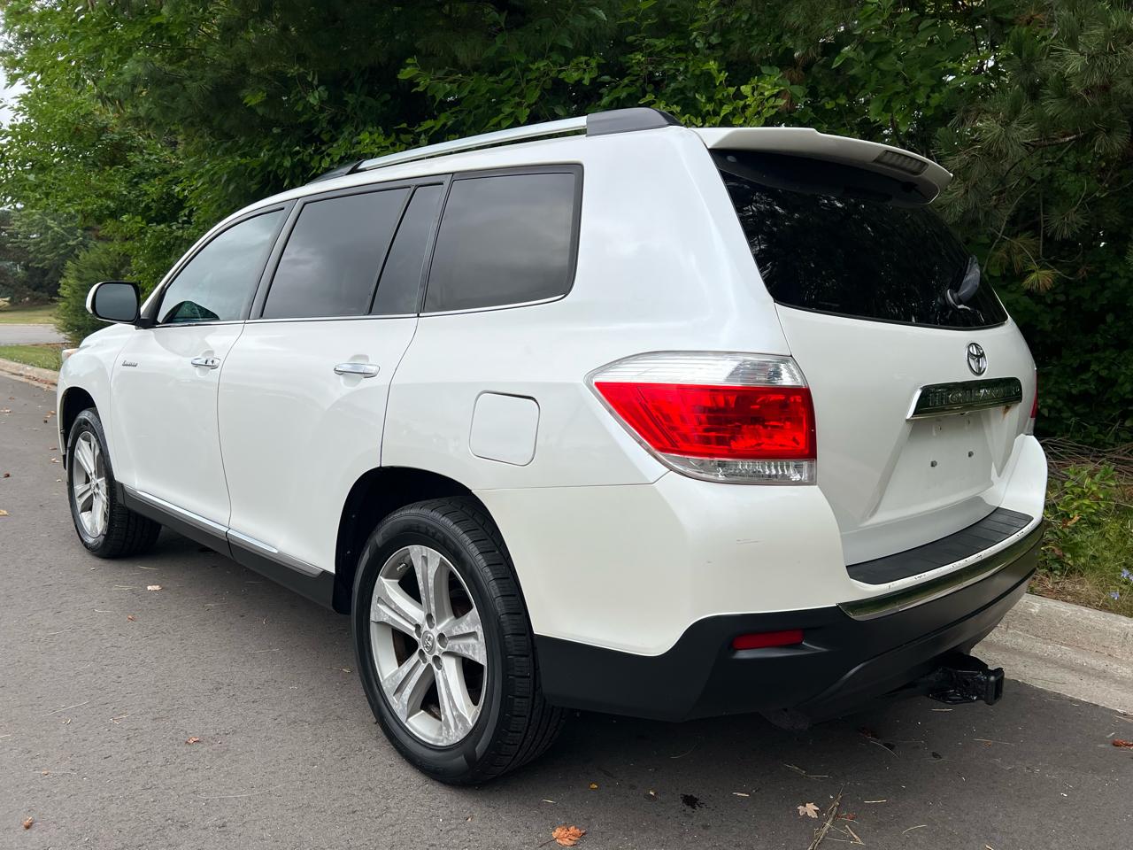 Toyota Highlander FWD 4dr V6 Limited (Natl) 2012