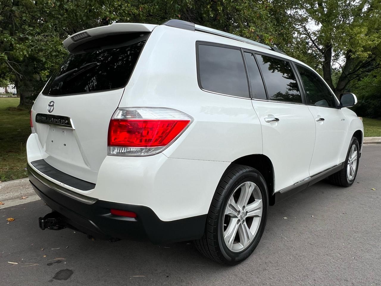 Toyota Highlander FWD 4dr V6 Limited (Natl) 2012