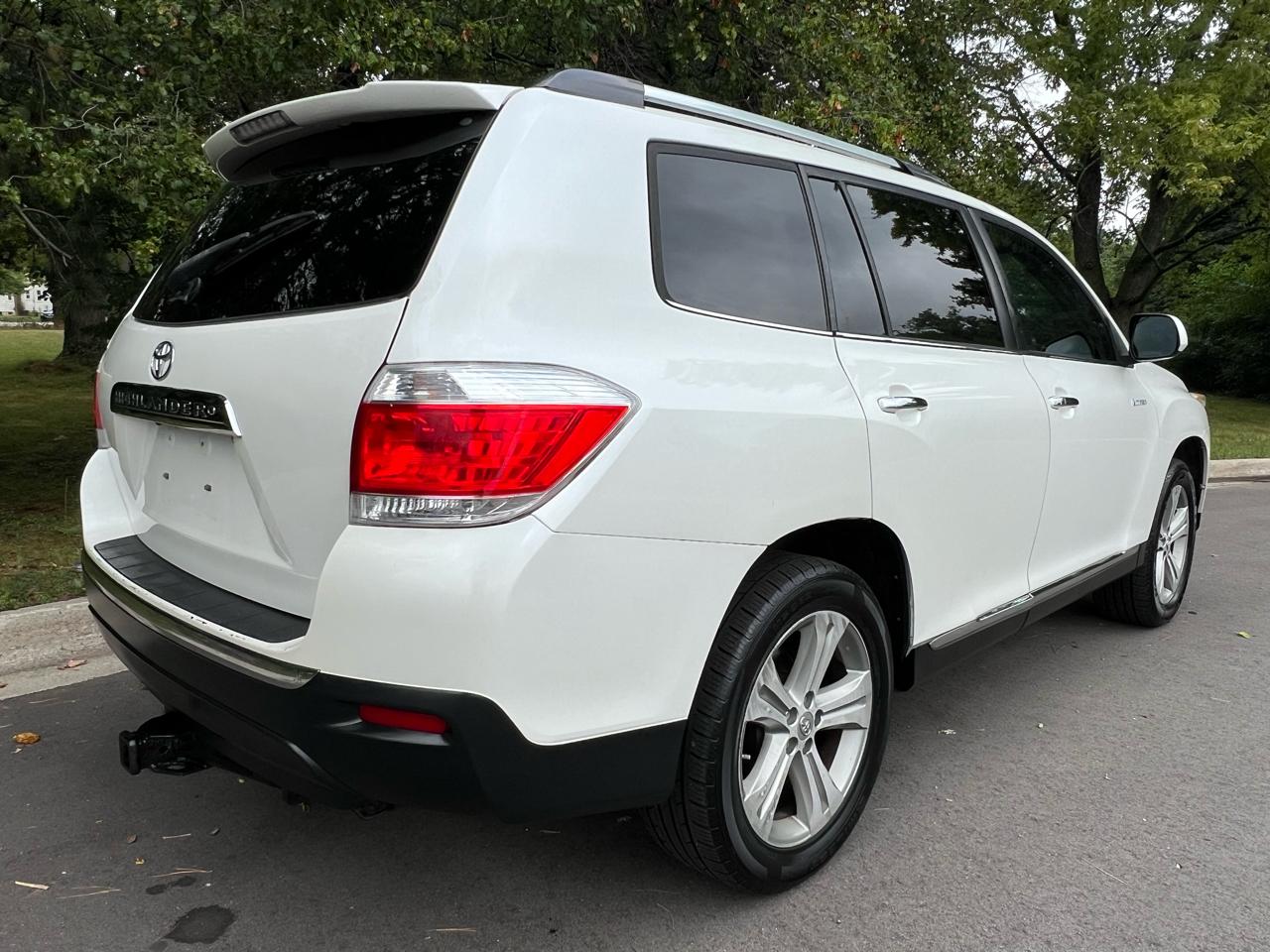 Toyota Highlander FWD 4dr V6 Limited (Natl) 2012