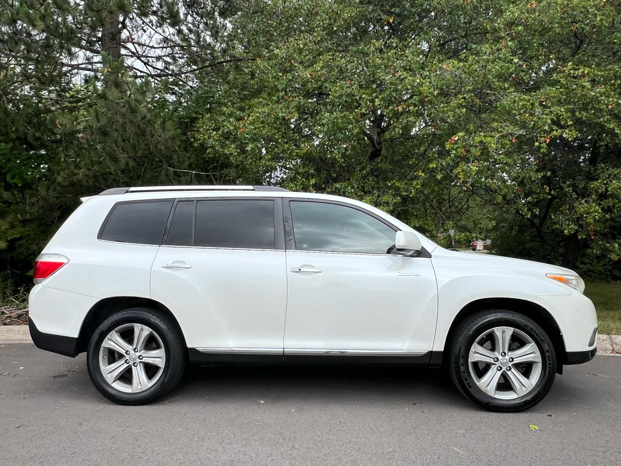 Toyota Highlander FWD 4dr V6 Limited (Natl) 2012