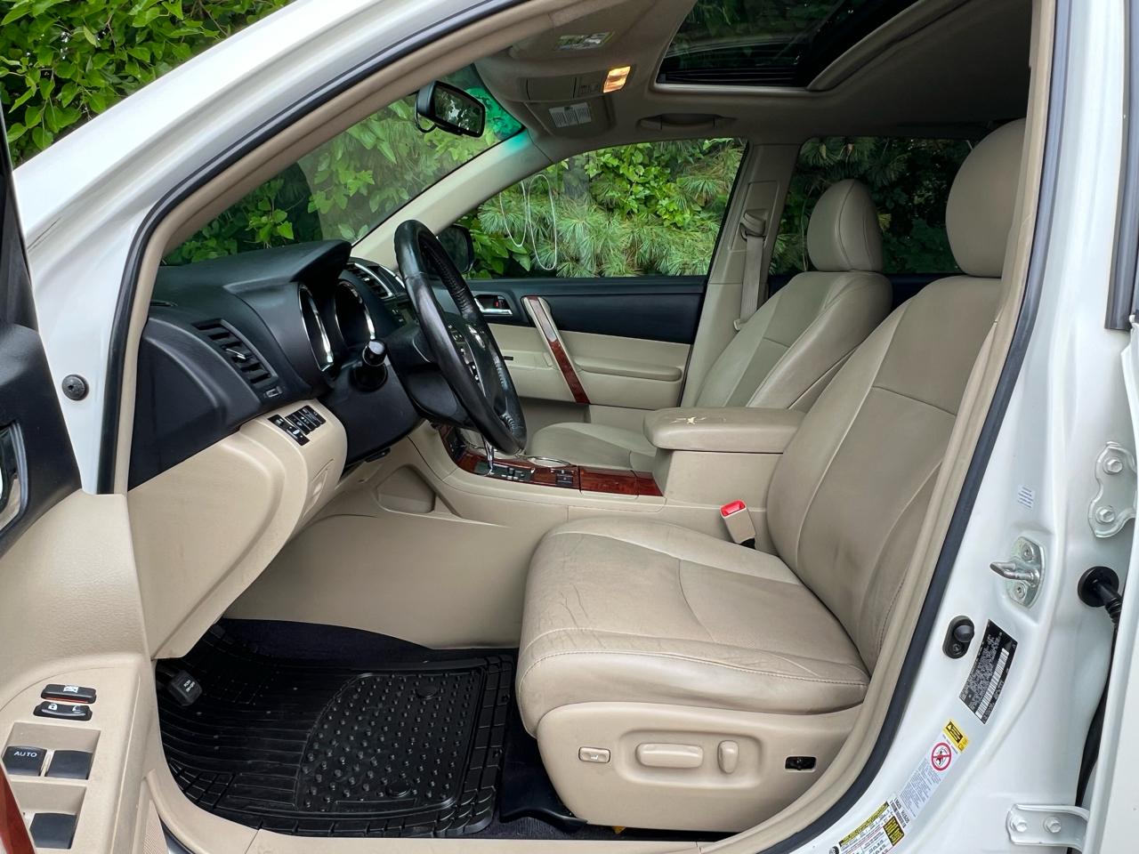 Toyota Highlander FWD 4dr V6 Limited (Natl) 2012