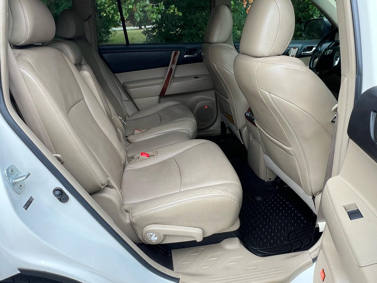 Toyota Highlander FWD 4dr V6 Limited (Natl) 2012