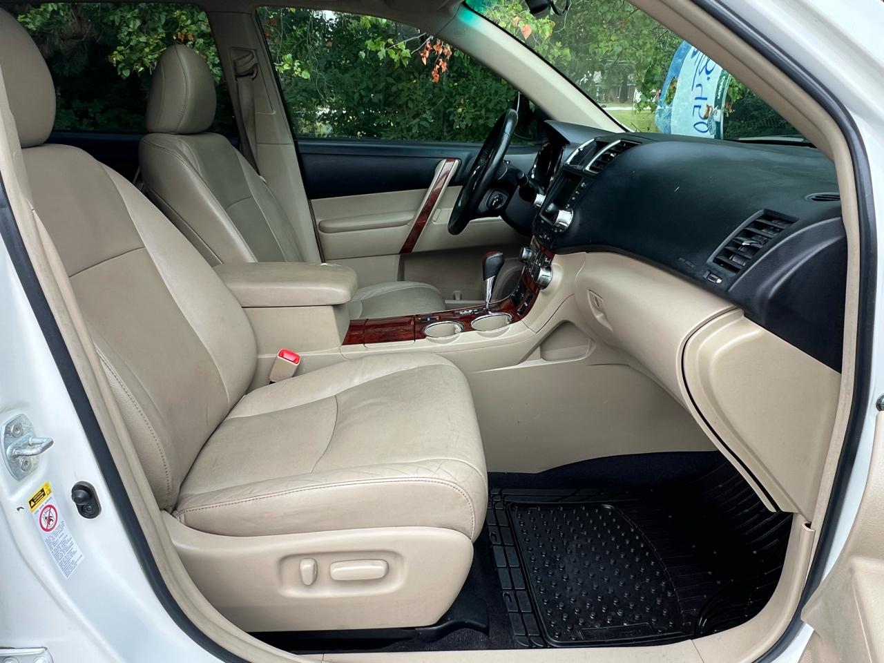 Toyota Highlander FWD 4dr V6 Limited (Natl) 2012