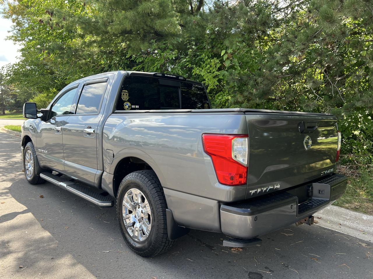 Nissan Titan SV Crew Cab 4WD 2017