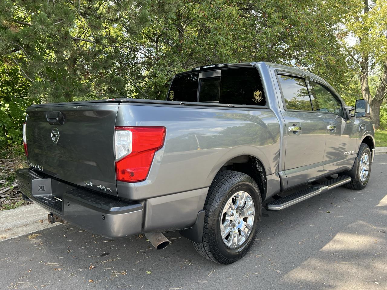 Nissan Titan SV Crew Cab 4WD 2017