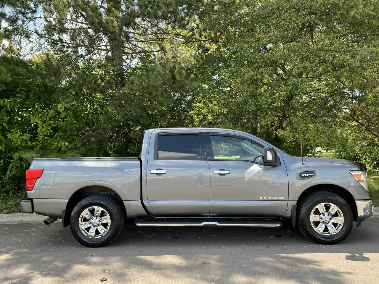 Nissan Titan SV Crew Cab 4WD 2017