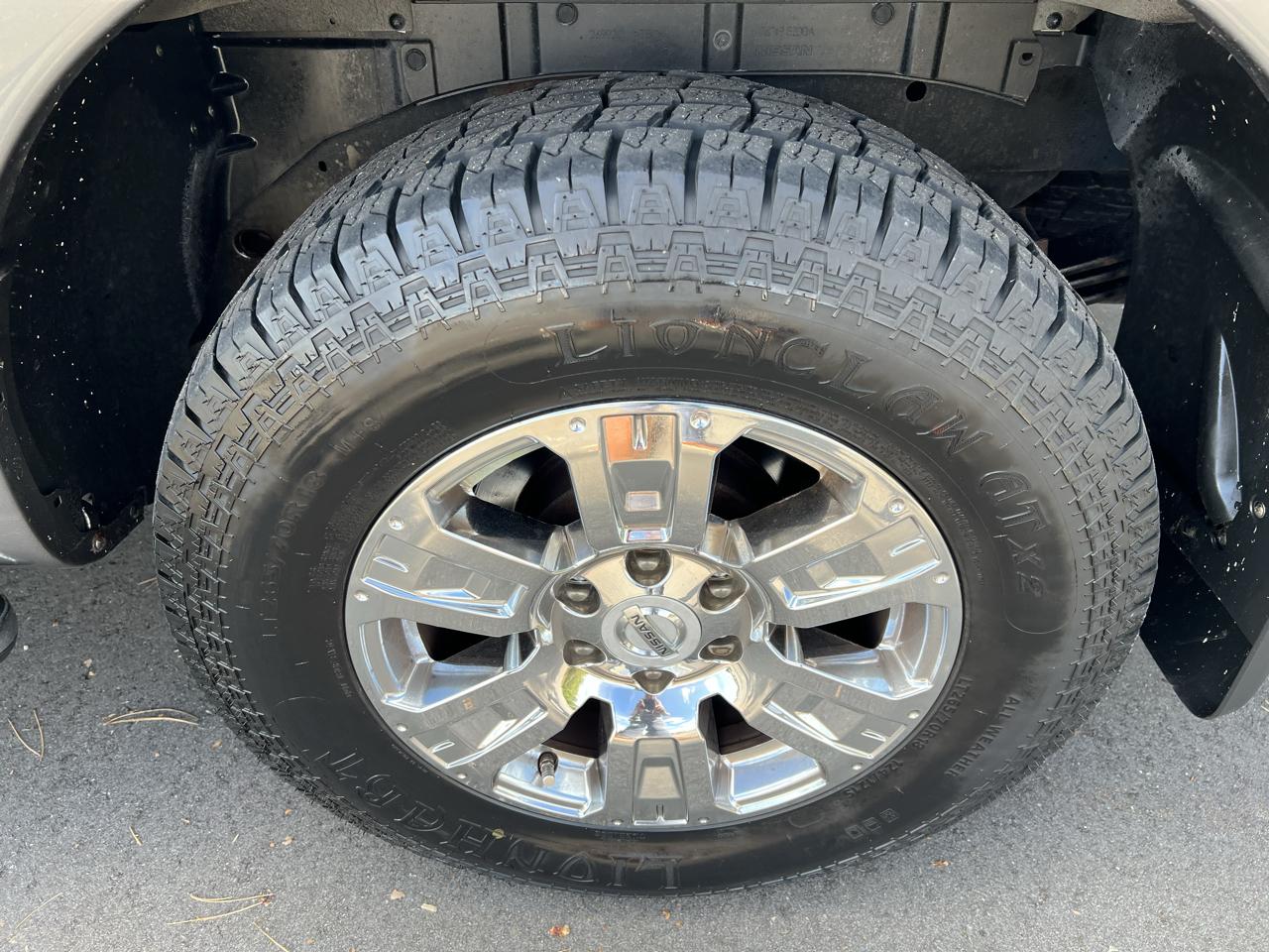 Nissan Titan SV Crew Cab 4WD 2017