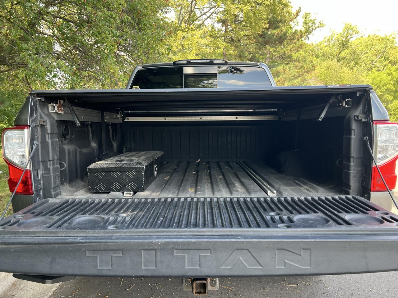 Nissan Titan SV Crew Cab 4WD 2017