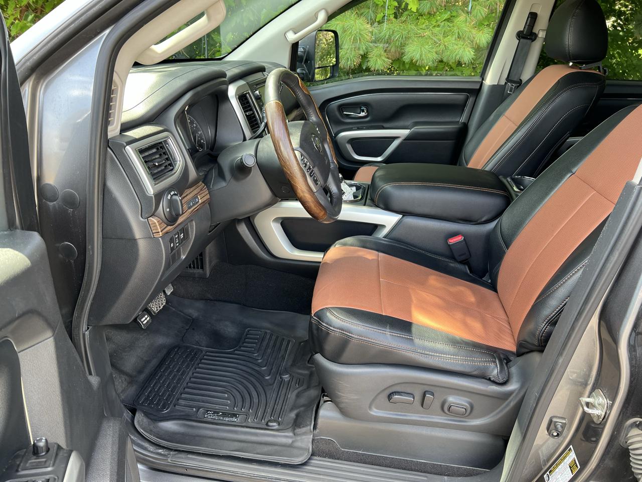 Nissan Titan SV Crew Cab 4WD 2017