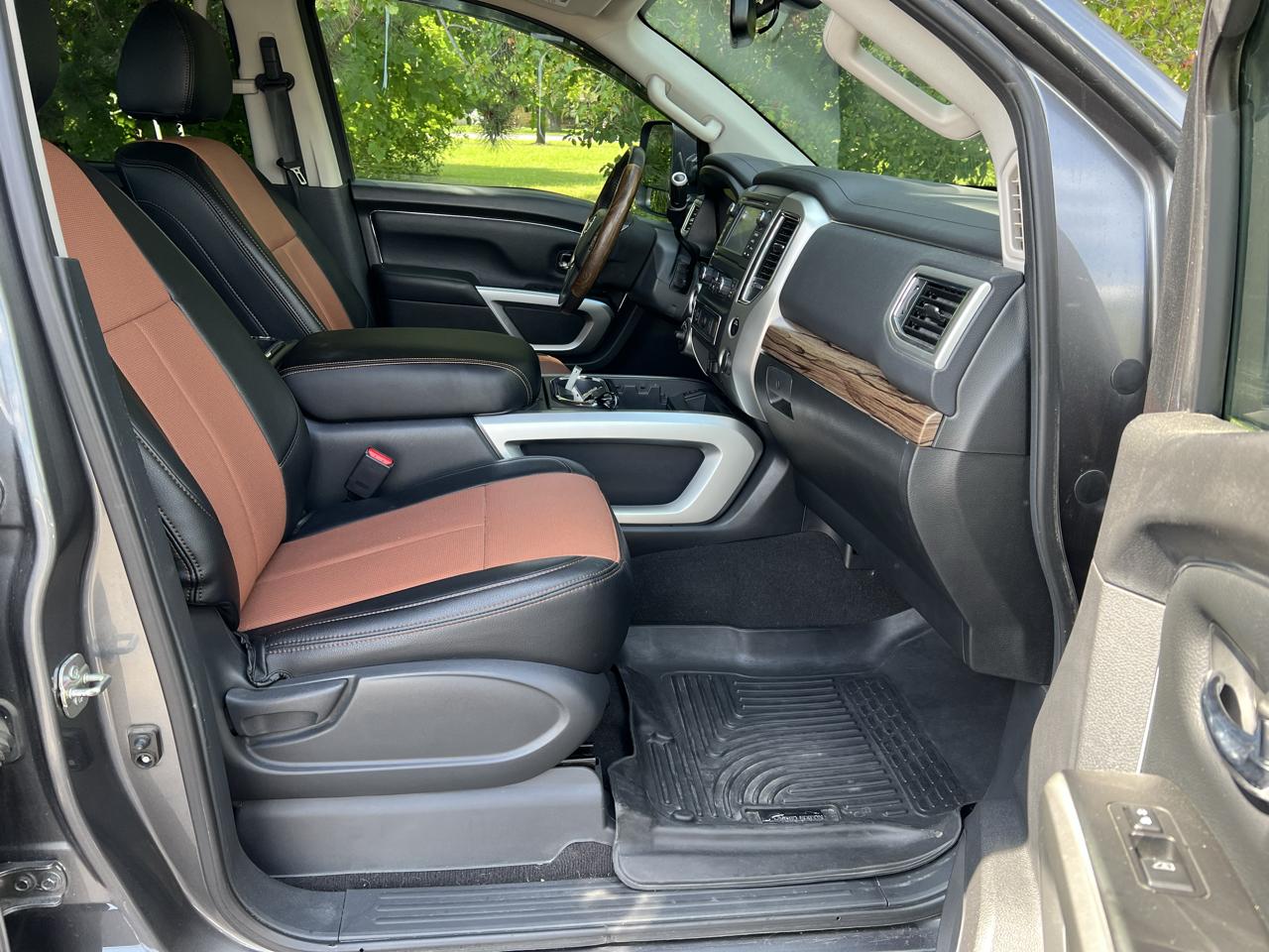 Nissan Titan SV Crew Cab 4WD 2017