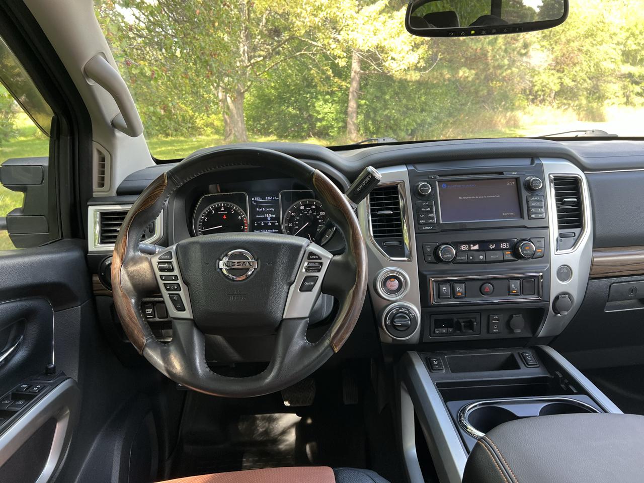 Nissan Titan SV Crew Cab 4WD 2017