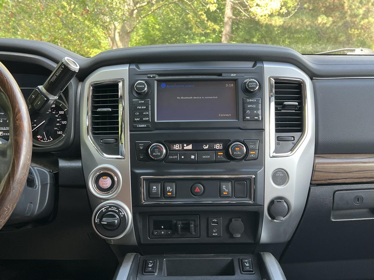 Nissan Titan SV Crew Cab 4WD 2017