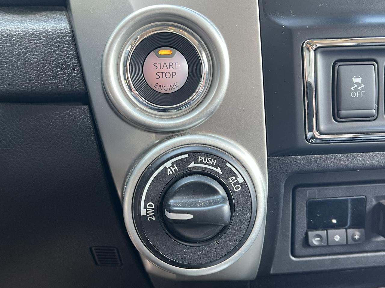 Nissan Titan SV Crew Cab 4WD 2017