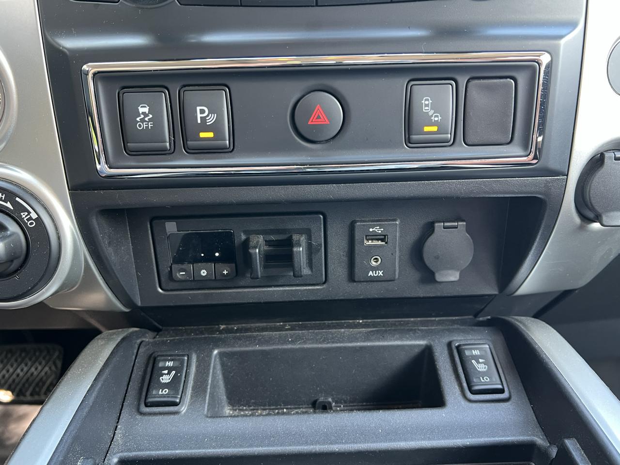 Nissan Titan SV Crew Cab 4WD 2017