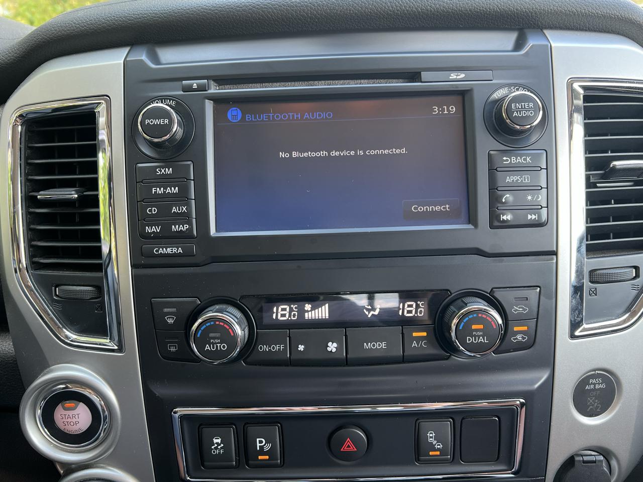Nissan Titan SV Crew Cab 4WD 2017