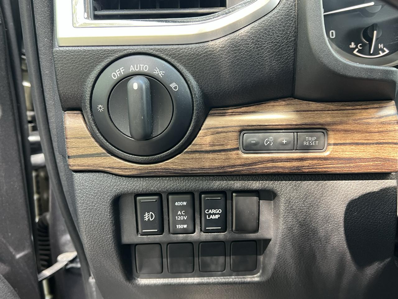 Nissan Titan SV Crew Cab 4WD 2017