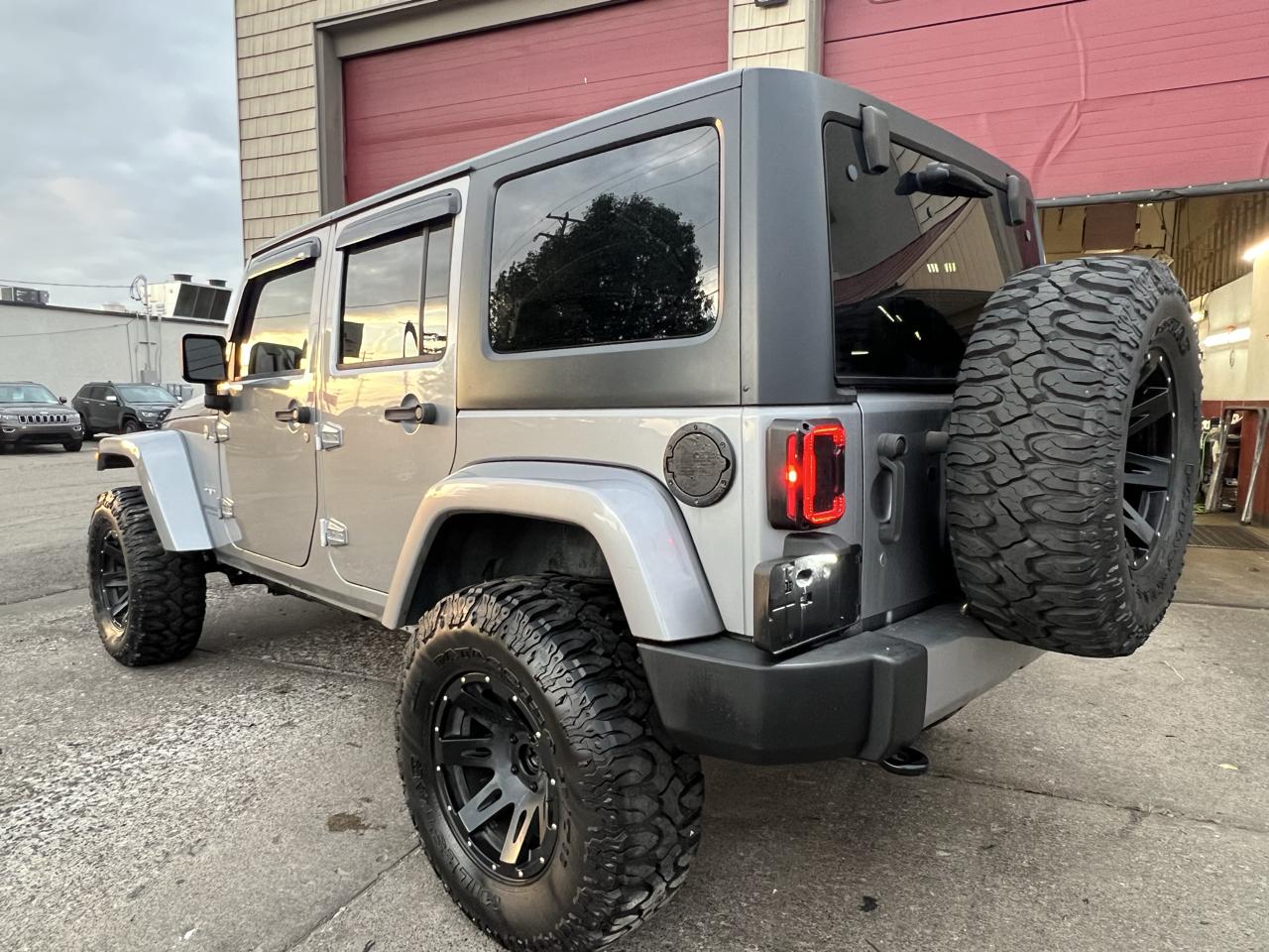 Jeep Wrangler Unlimited 4WD 4dr Sahara 2016