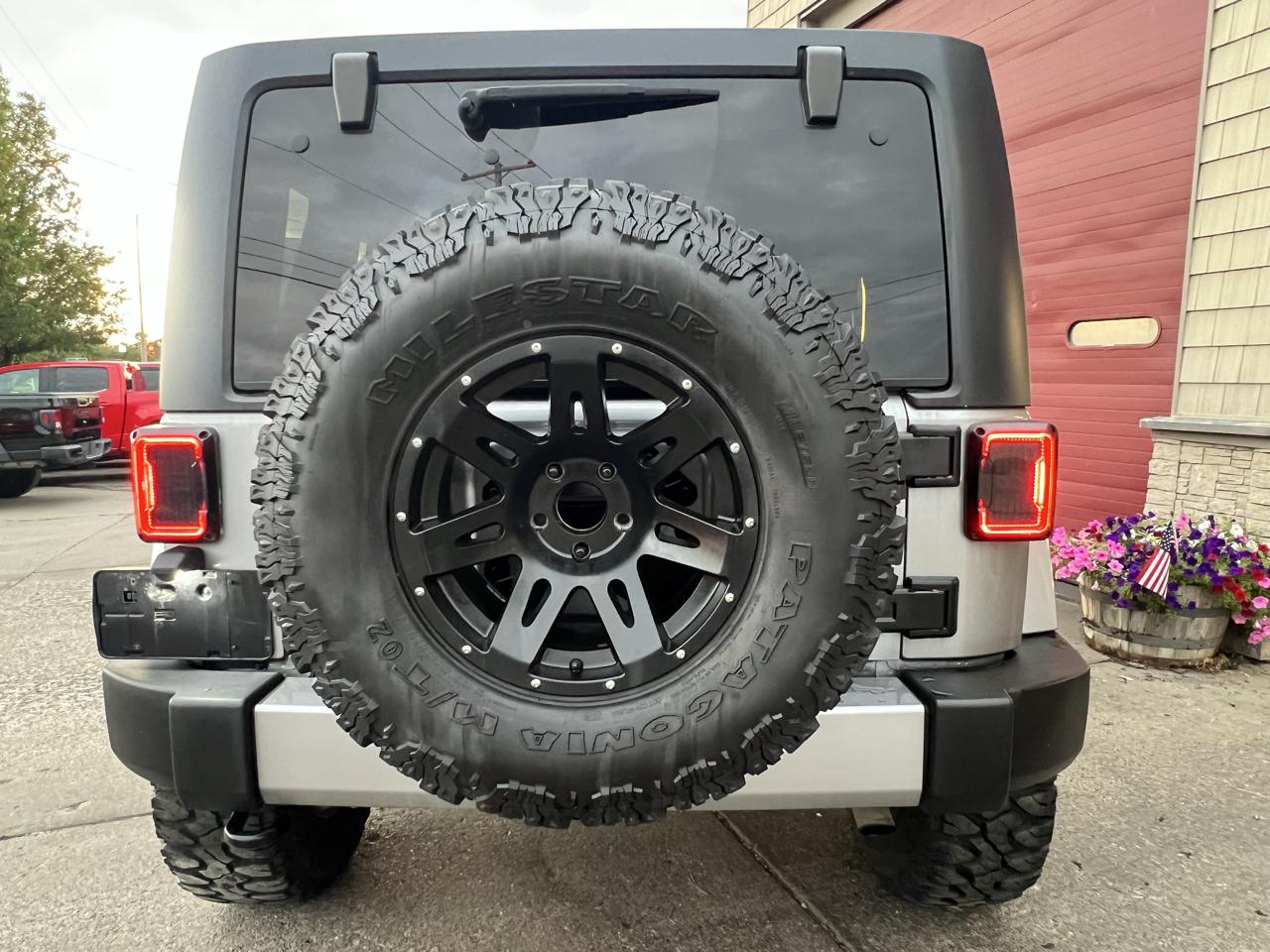Jeep Wrangler Unlimited 4WD 4dr Sahara 2016
