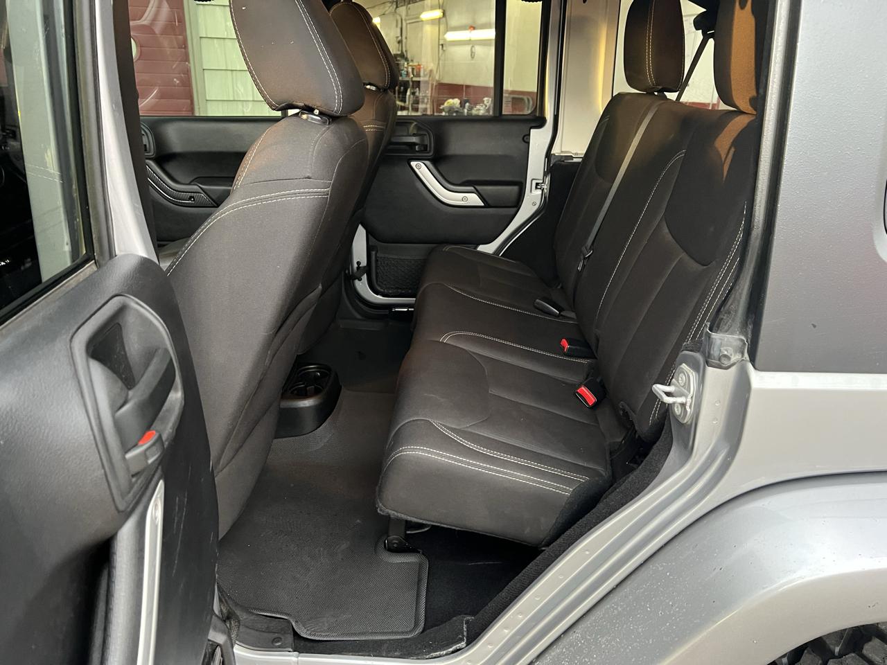 Jeep Wrangler Unlimited 4WD 4dr Sahara 2016