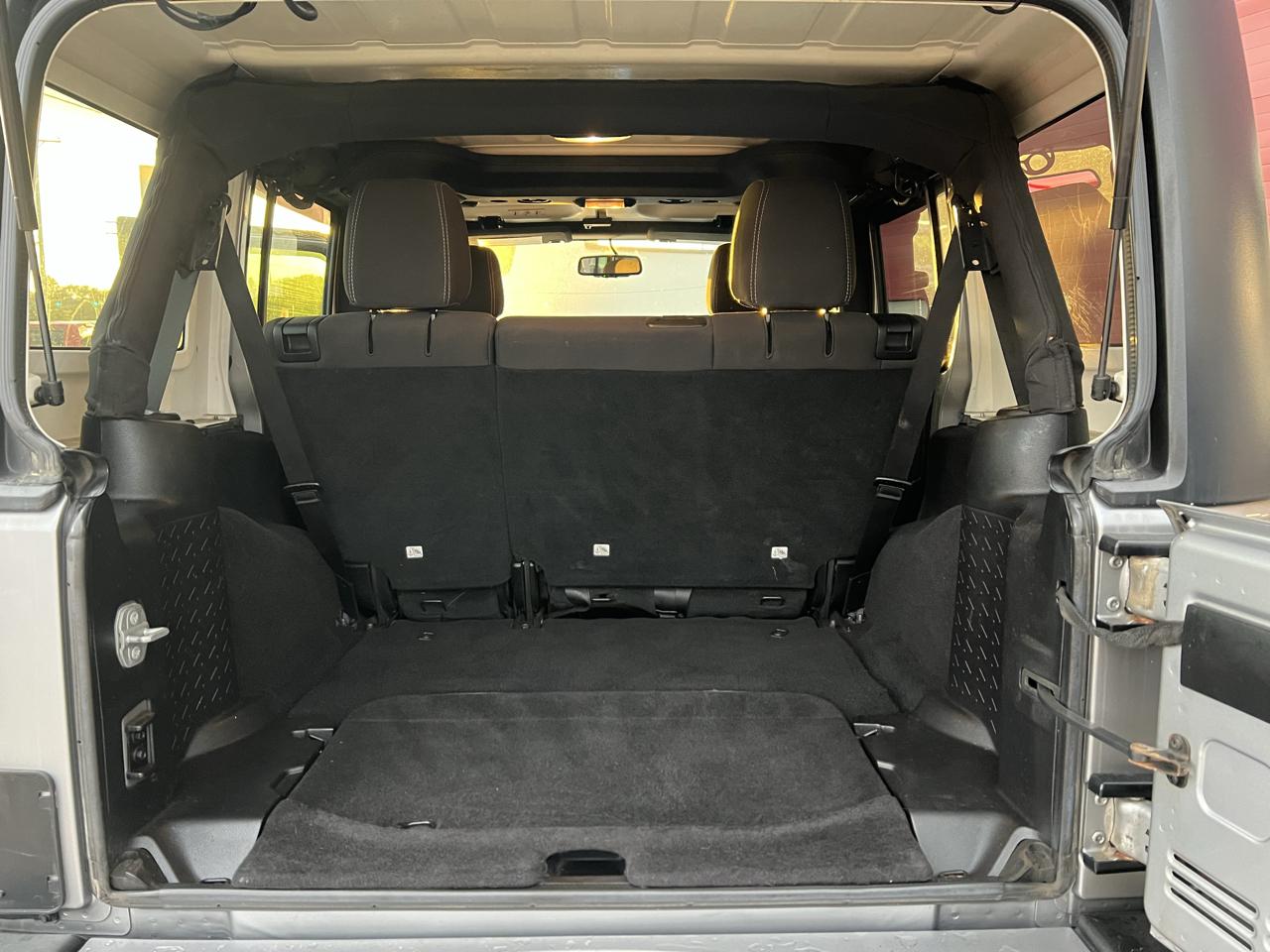 Jeep Wrangler Unlimited 4WD 4dr Sahara 2016