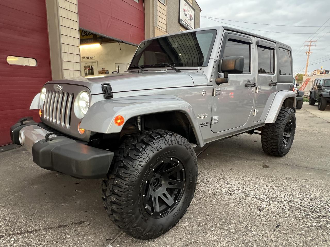 Jeep Wrangler Unlimited 4WD 4dr Sahara 2016