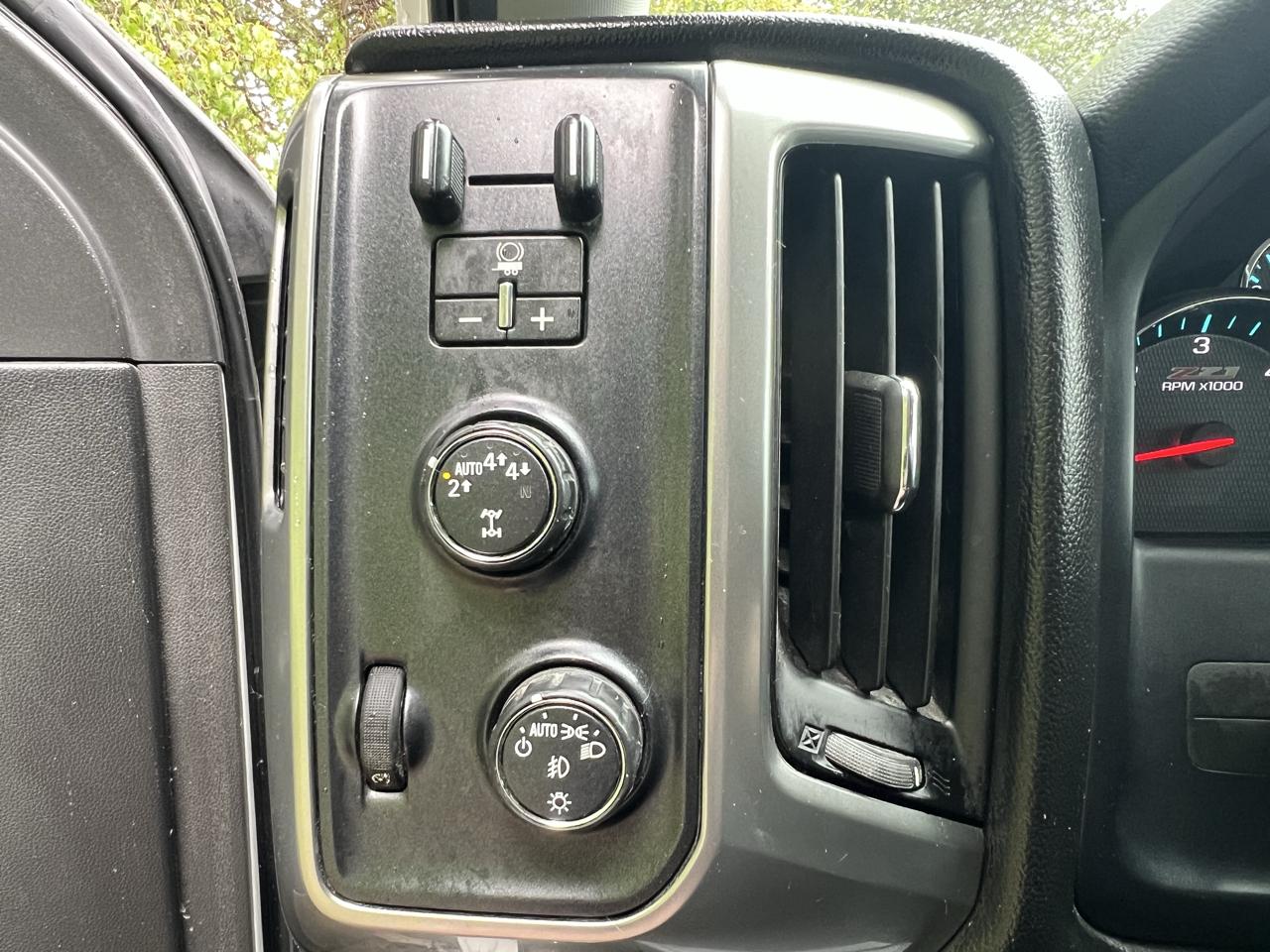 Chevrolet Silverado 1500 4WD Crew Cab 143.5" LT w/2LT 2018