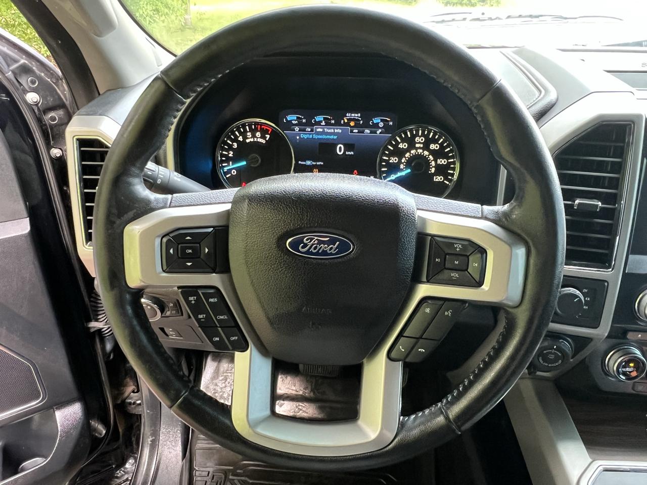 Ford F-150 4WD SuperCrew 145" Lariat 2017
