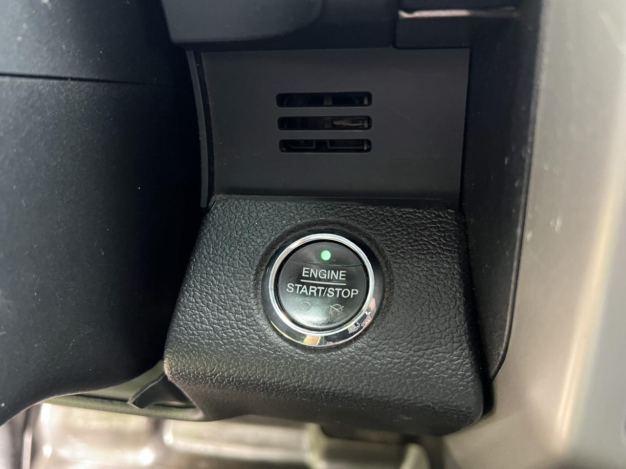 Ford F-150 4WD SuperCrew 145" Lariat 2017