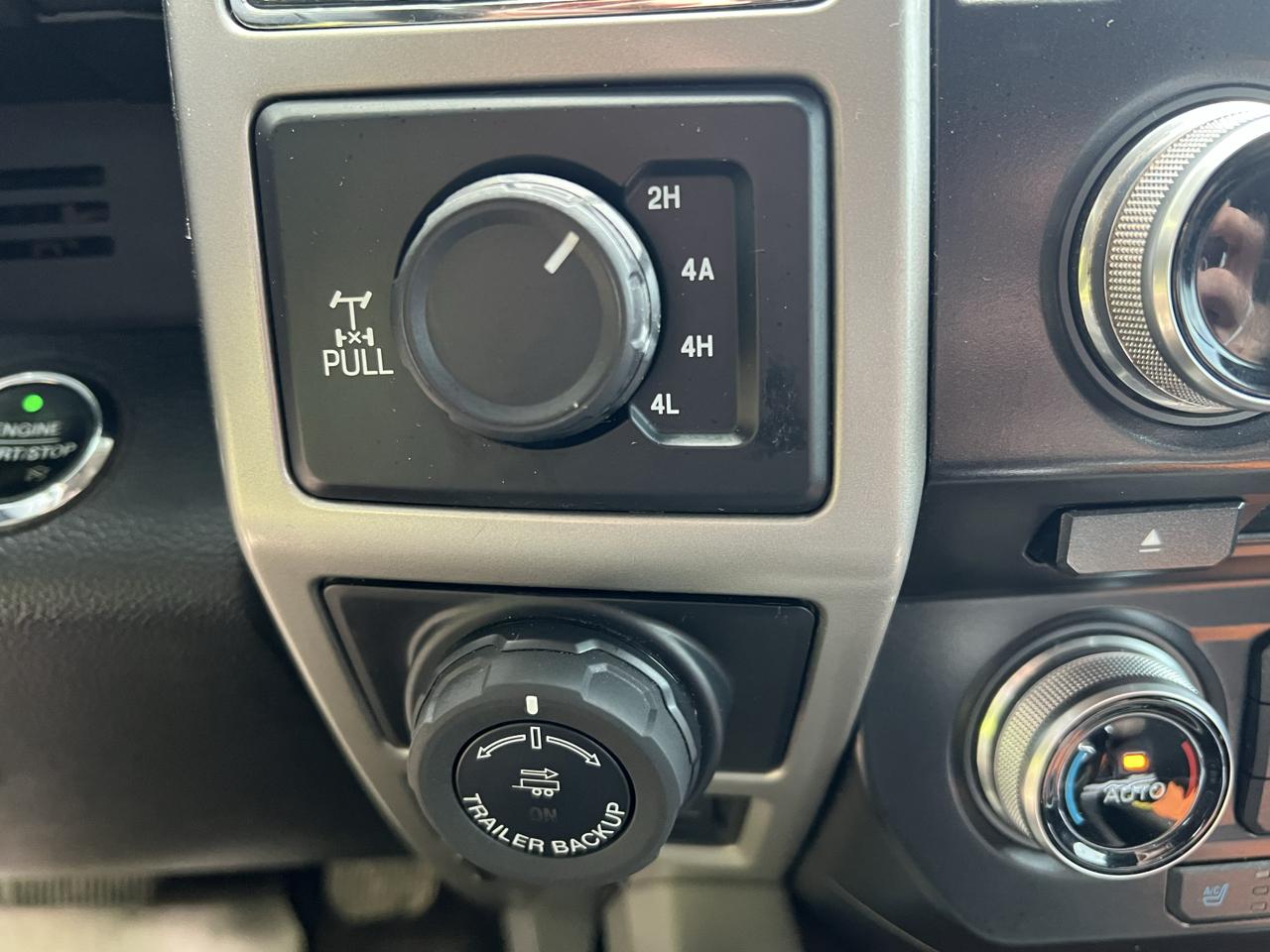 Ford F-150 4WD SuperCrew 145" Lariat 2017