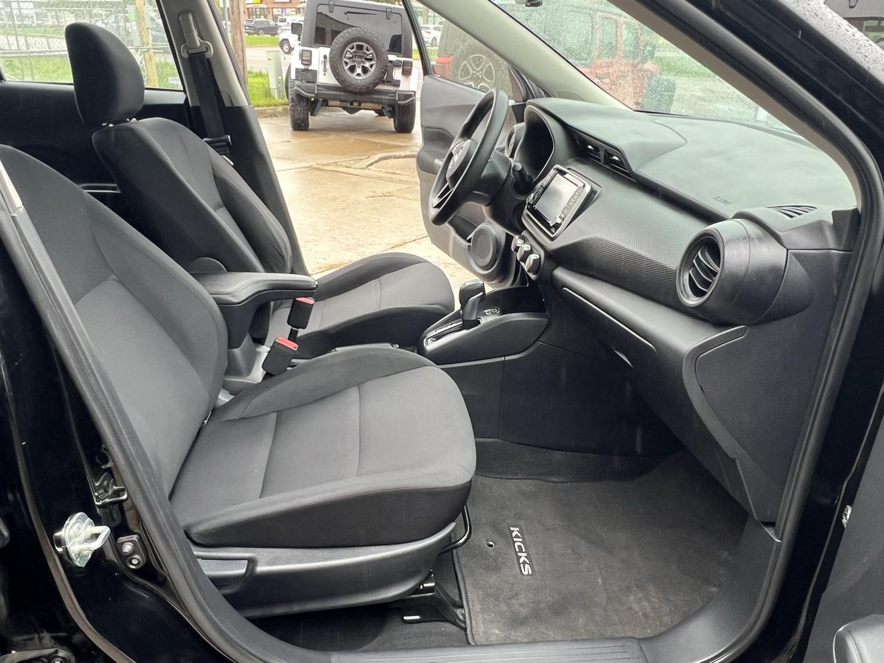 Nissan Kicks S FWD 2023