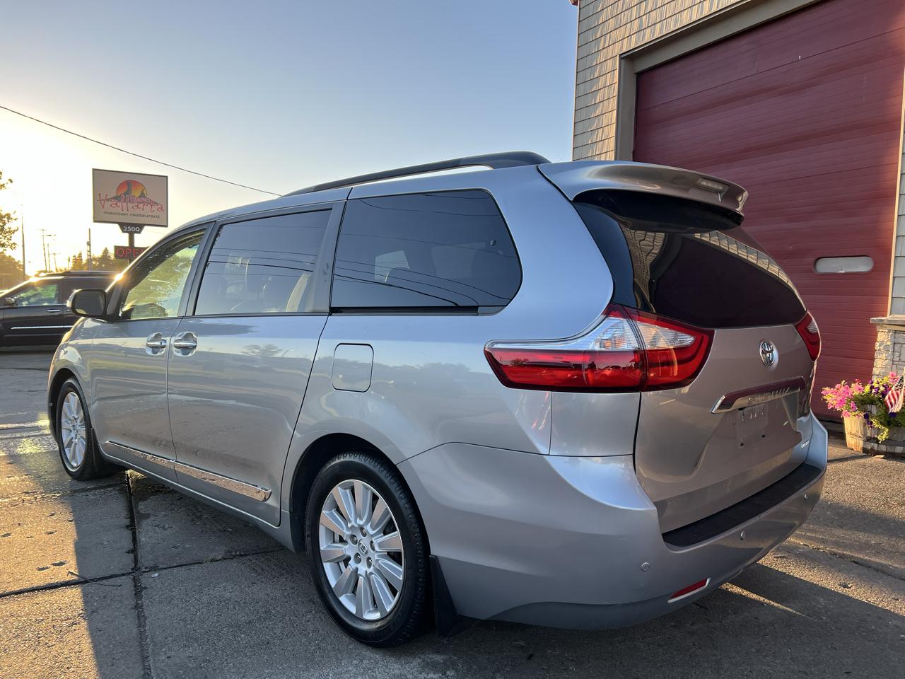 Toyota Sienna 5dr 7-Pass Van Ltd Premium FWD (Natl) 2017