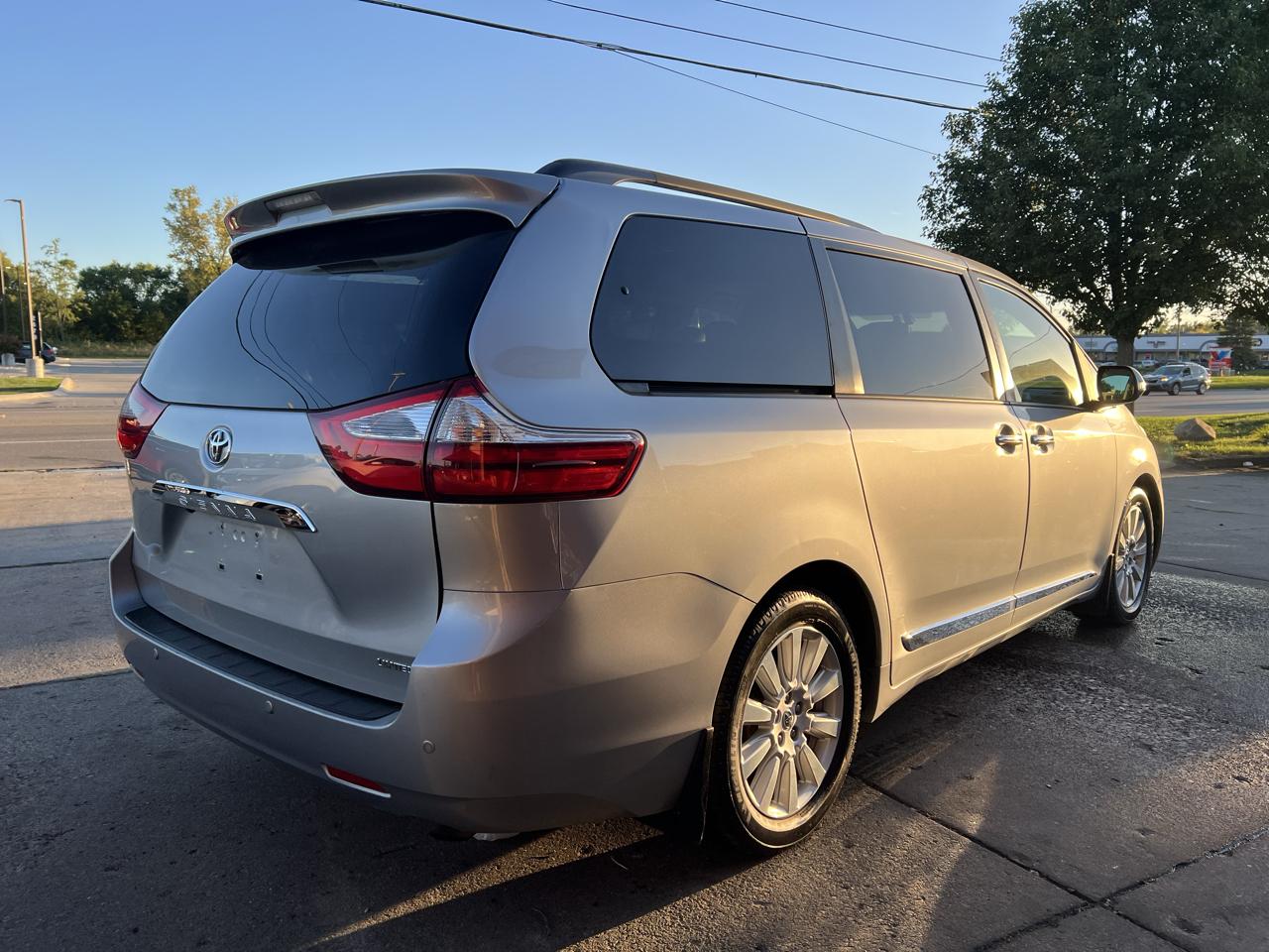 Toyota Sienna 5dr 7-Pass Van Ltd Premium FWD (Natl) 2017