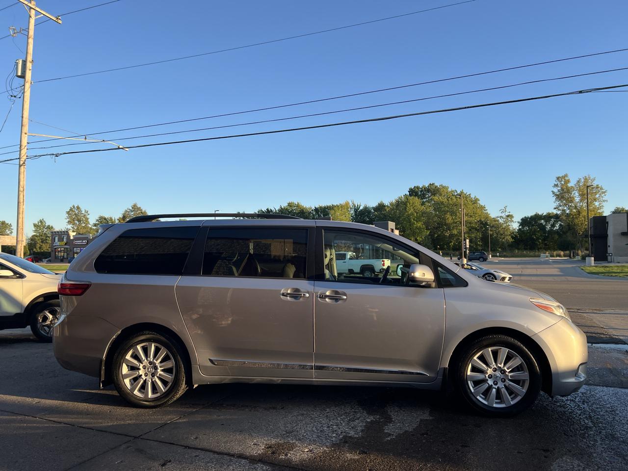 Toyota Sienna 5dr 7-Pass Van Ltd Premium FWD (Natl) 2017
