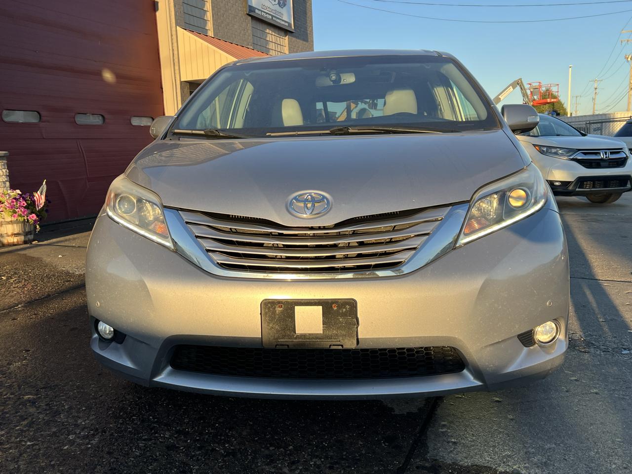 Toyota Sienna 5dr 7-Pass Van Ltd Premium FWD (Natl) 2017
