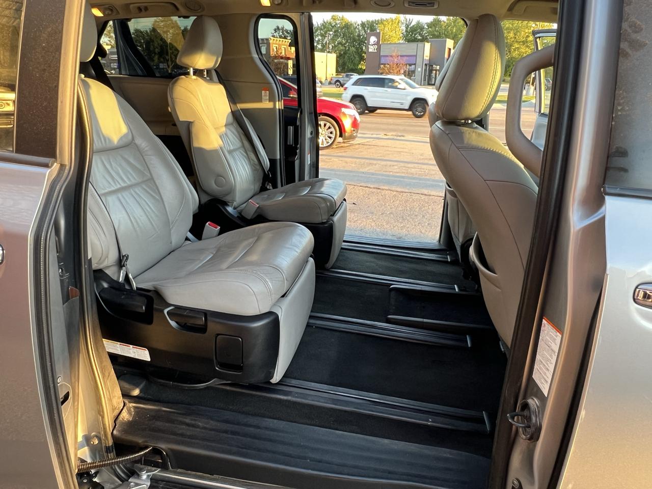 Toyota Sienna 5dr 7-Pass Van Ltd Premium FWD (Natl) 2017